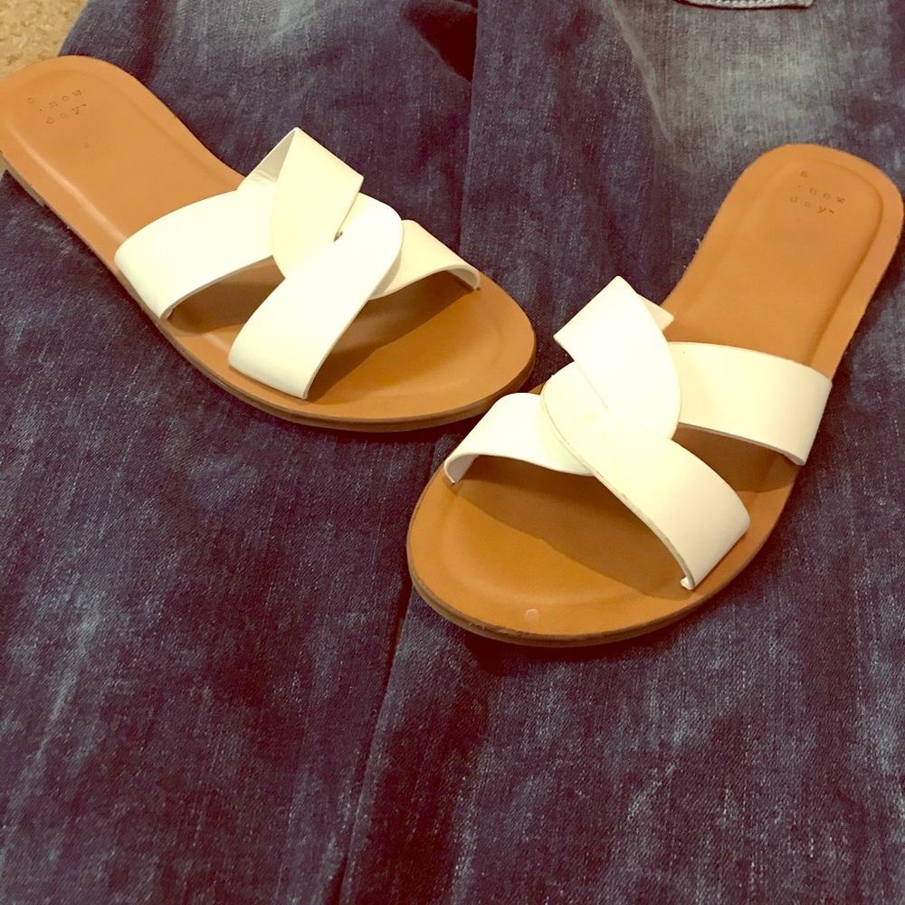 A new day Target brand white sandals sz 9 1/2